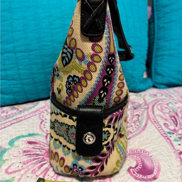 Spartina Shoulder Bag with Vibrant Pattern and Soft Fabric - Picture 4 of 12